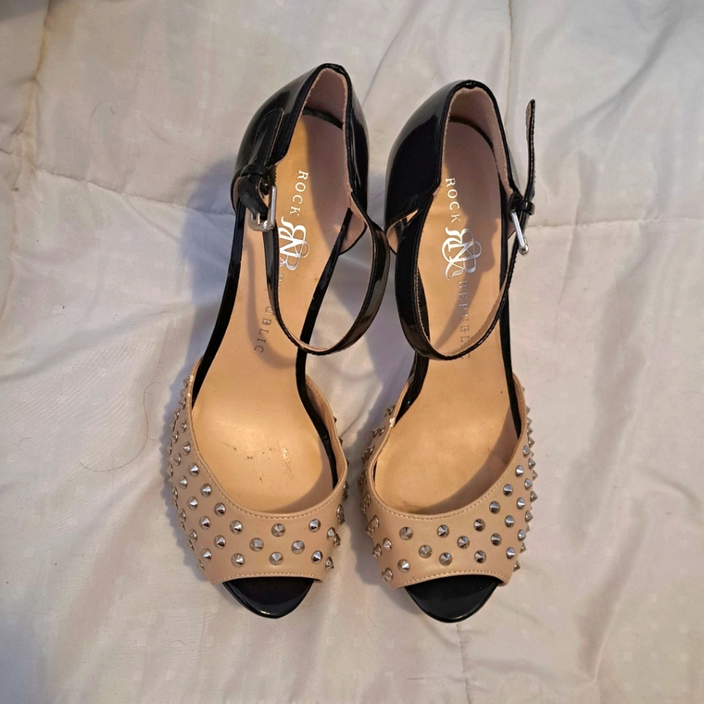 Rock & Republic Spiked Studded Pumps sz 8M